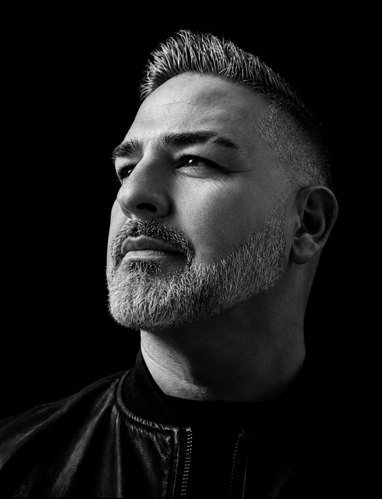 Francisco Bañón en retrato editorial en blanco y negro